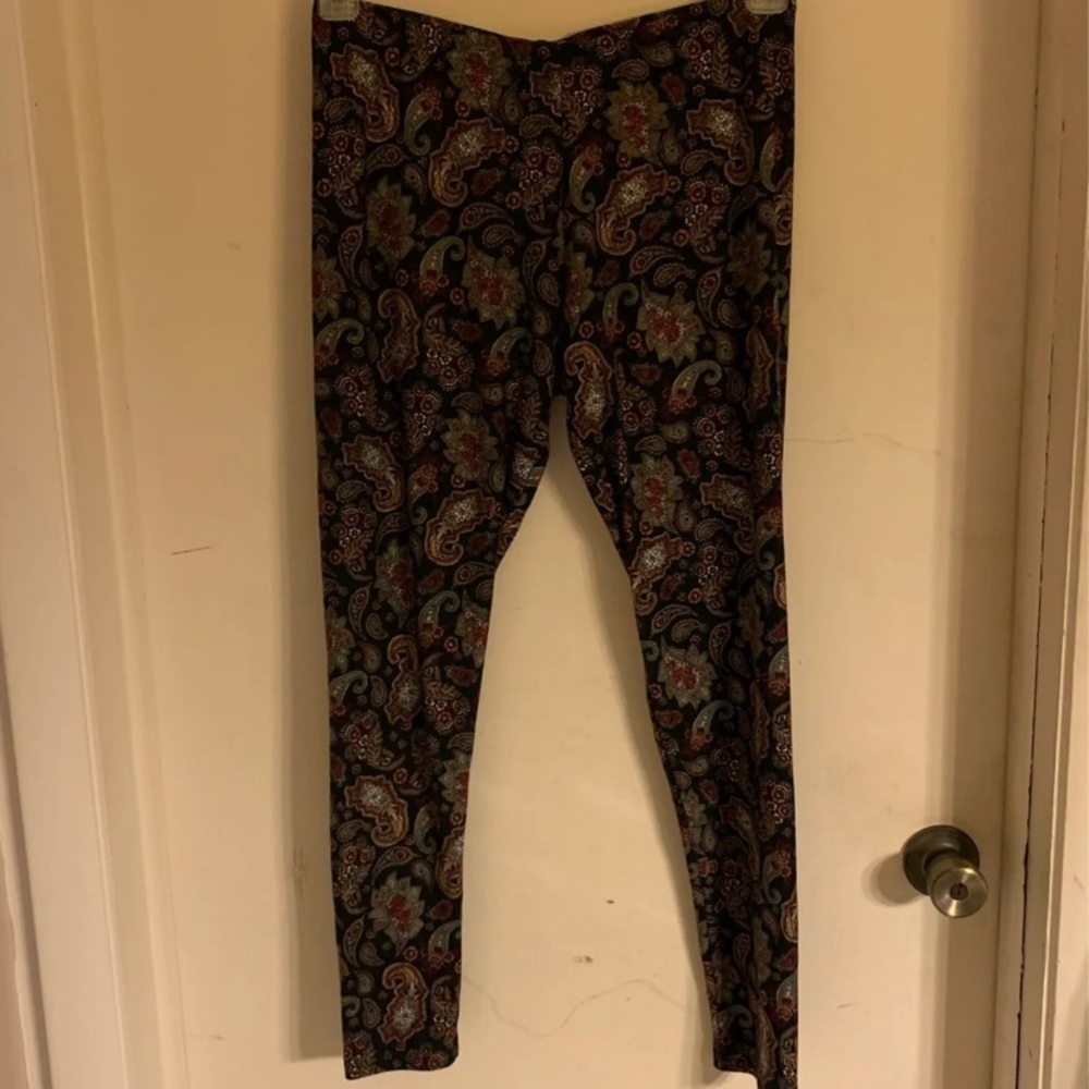 No Comment NWT Paisley leggings